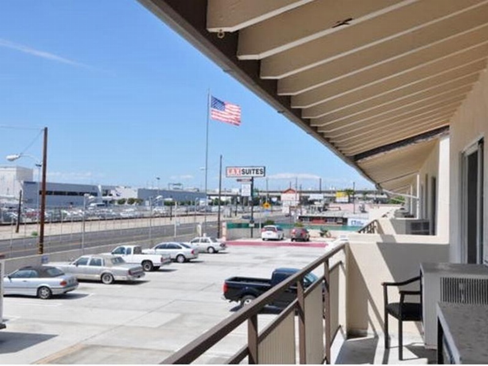 LAX Suites