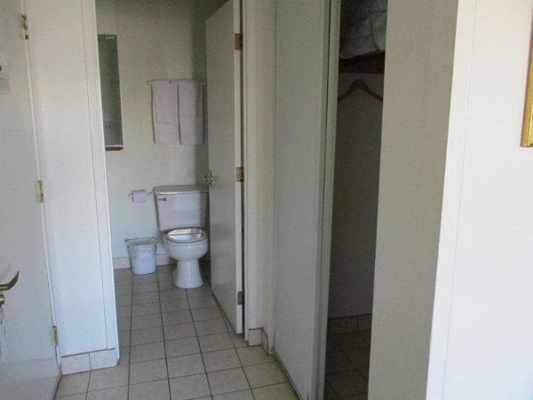 LAX Suites image 15