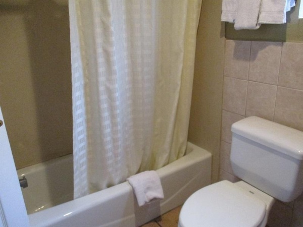 LAX Suites image 4