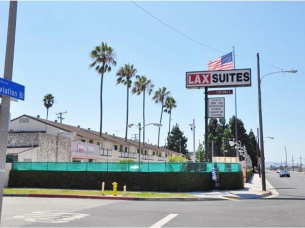 LAX Suites image 6